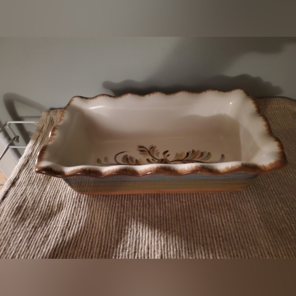 Cream and Brown Scalloped Ceramic Bakeware